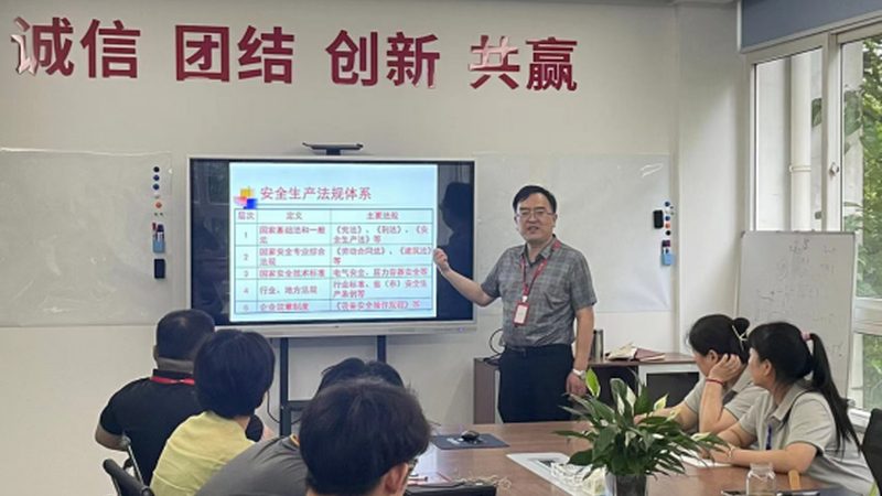 在选择管理培训教材时，以下误区需要避免：